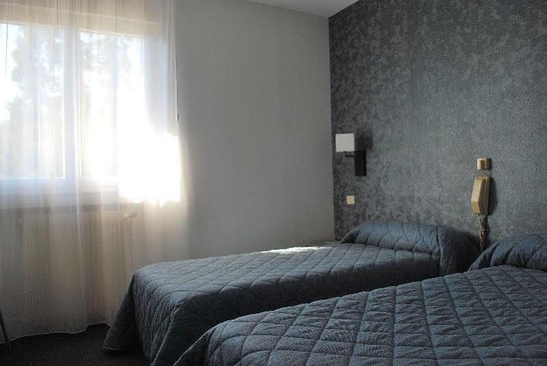 Brit Hotel Cahors - Le France Екстер'єр фото